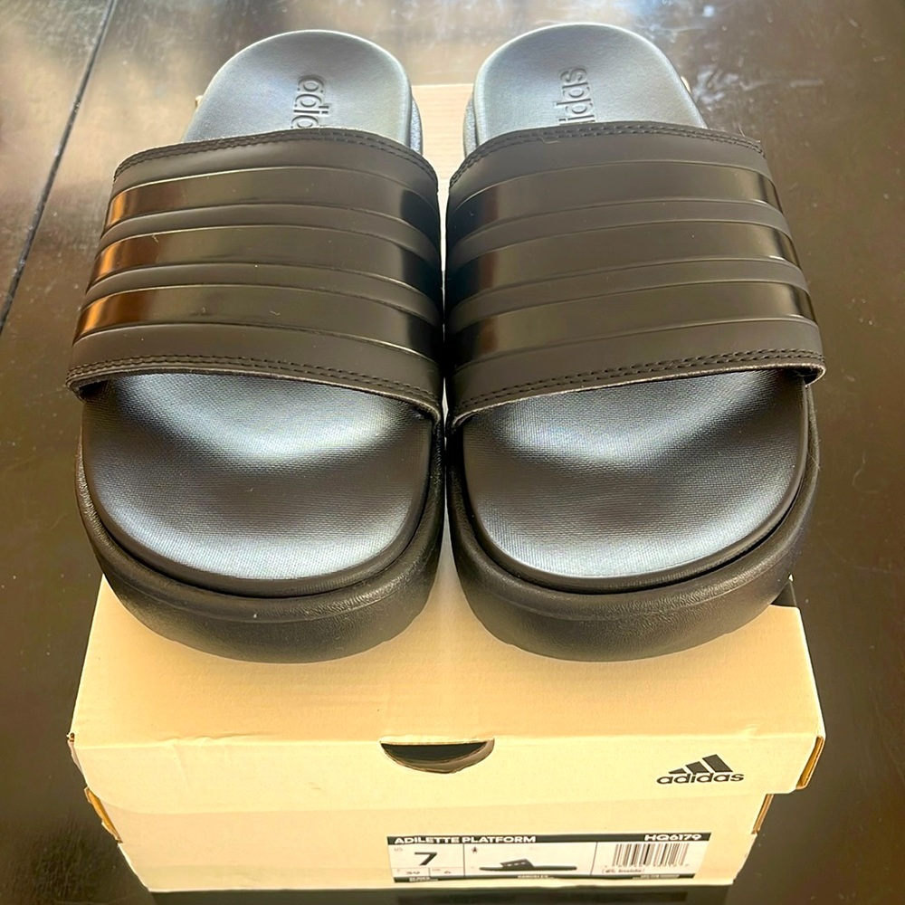 Adidas “Adilette Platform” slides, women’s size 7, black